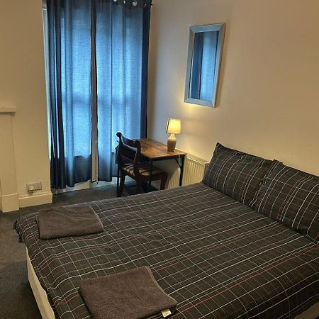 Luton Town House Near Airport Apartment Exterior photo