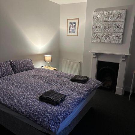 Luton Town House Near Airport Apartment Exterior photo