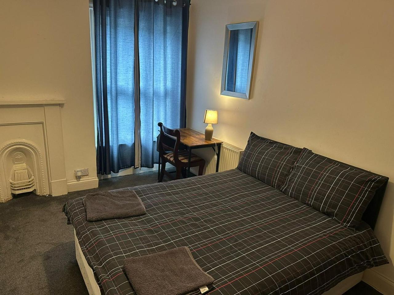 Luton Town House Near Airport Apartment Exterior photo