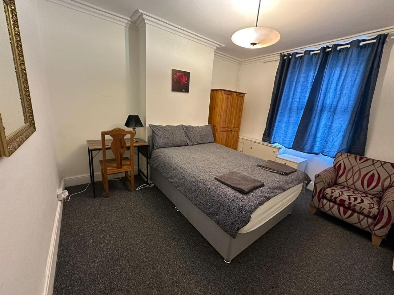 Luton Town House Near Airport Apartment Exterior photo