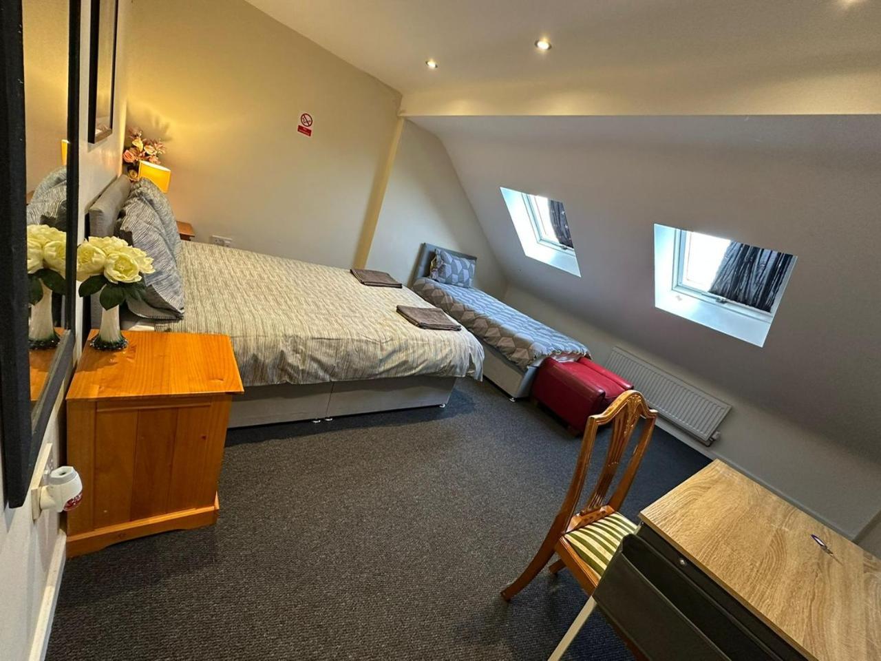 Luton Town House Near Airport Apartment Exterior photo